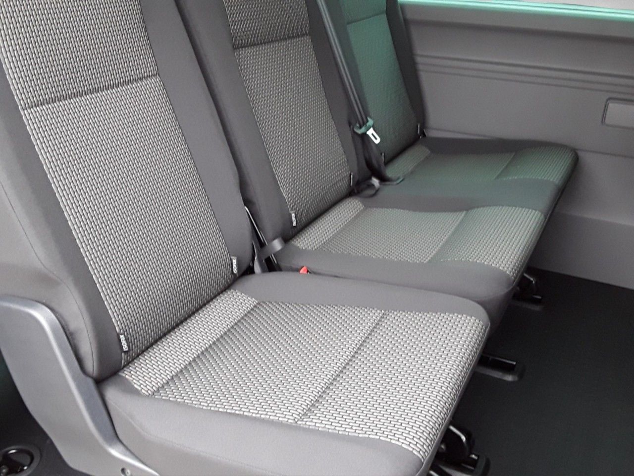 Fahrzeugabbildung Volkswagen T6 Caravelle 6.1 Kombi Trendline LR TDI 110 kW