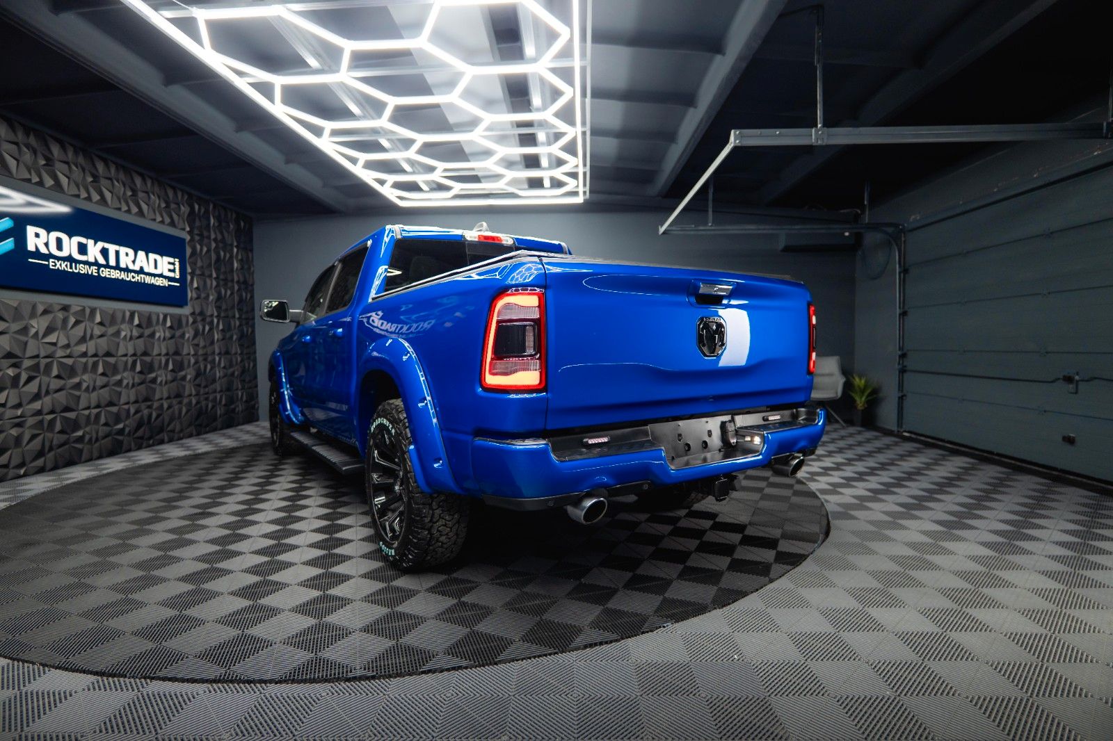 Fahrzeugabbildung Dodge RAM 5.7 V8 HEMI 4x4 OFFROAD Night Limited 19%