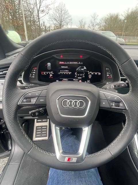 Fahrzeugabbildung Audi SQ8