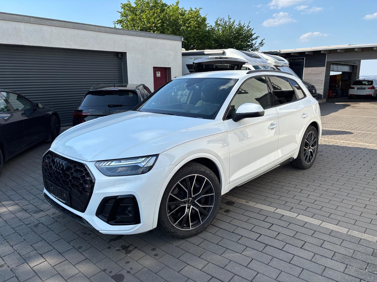 Audi SQ5-Matrix-HUD-Kamera-Massage