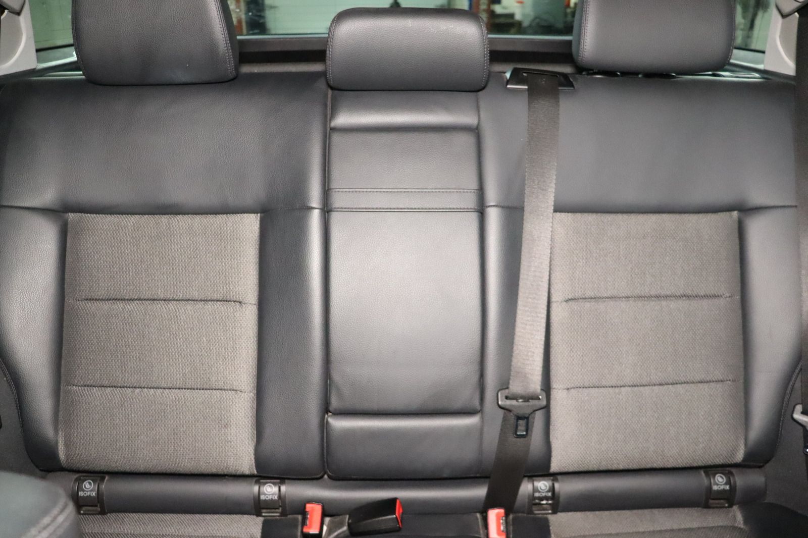 Fahrzeugabbildung Mercedes-Benz E 350 CGI T BlueEFFICIENCY * Navi * Sitzhzg. *