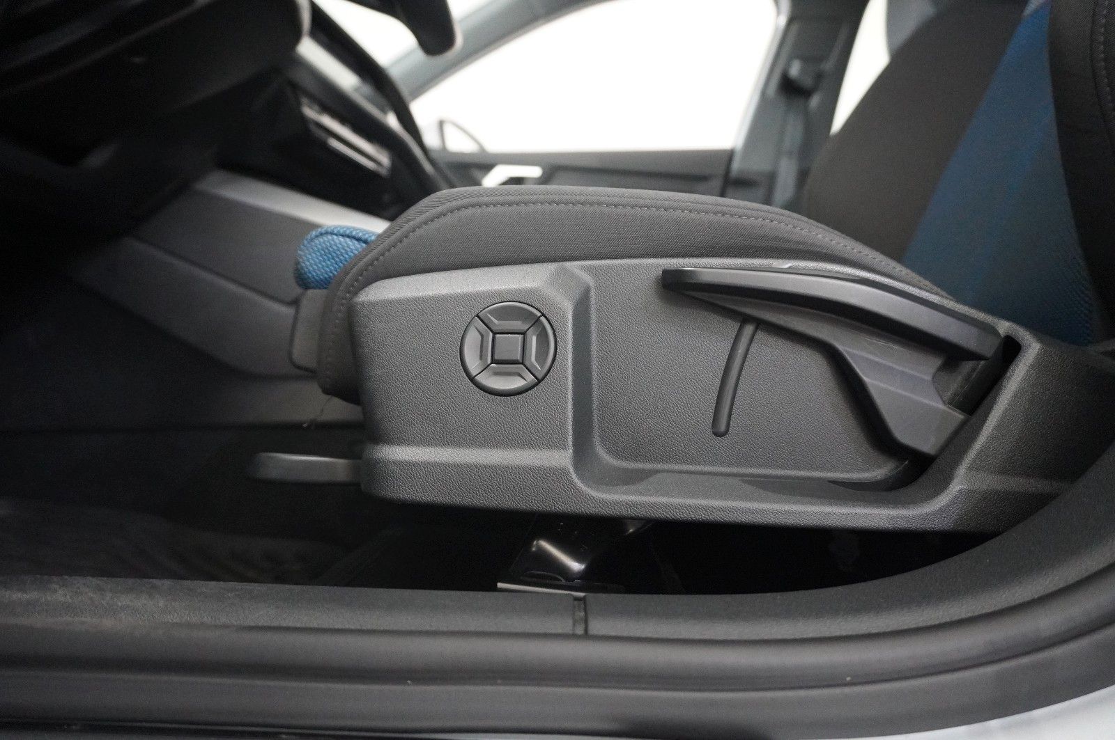 Fahrzeugabbildung Audi A3 Sportback 35 TFSI S-TRONIC NAVI/LED/SPORT/ACC