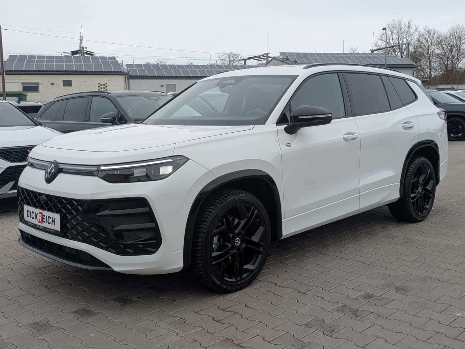 Fahrzeugabbildung Volkswagen Tayron 2.0 TDI 4M R-Line BLACK*7Si*MATRIX*PANO