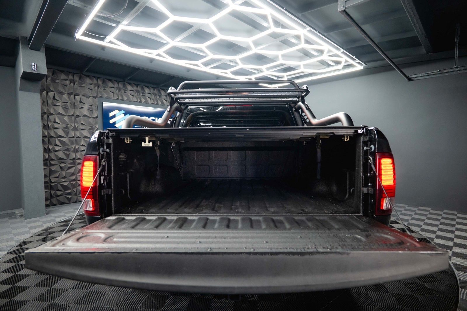 Fahrzeugabbildung Dodge RAM 3.6 V6 4x4 OFFROAD BLACK EDITION *LED*6Sitze