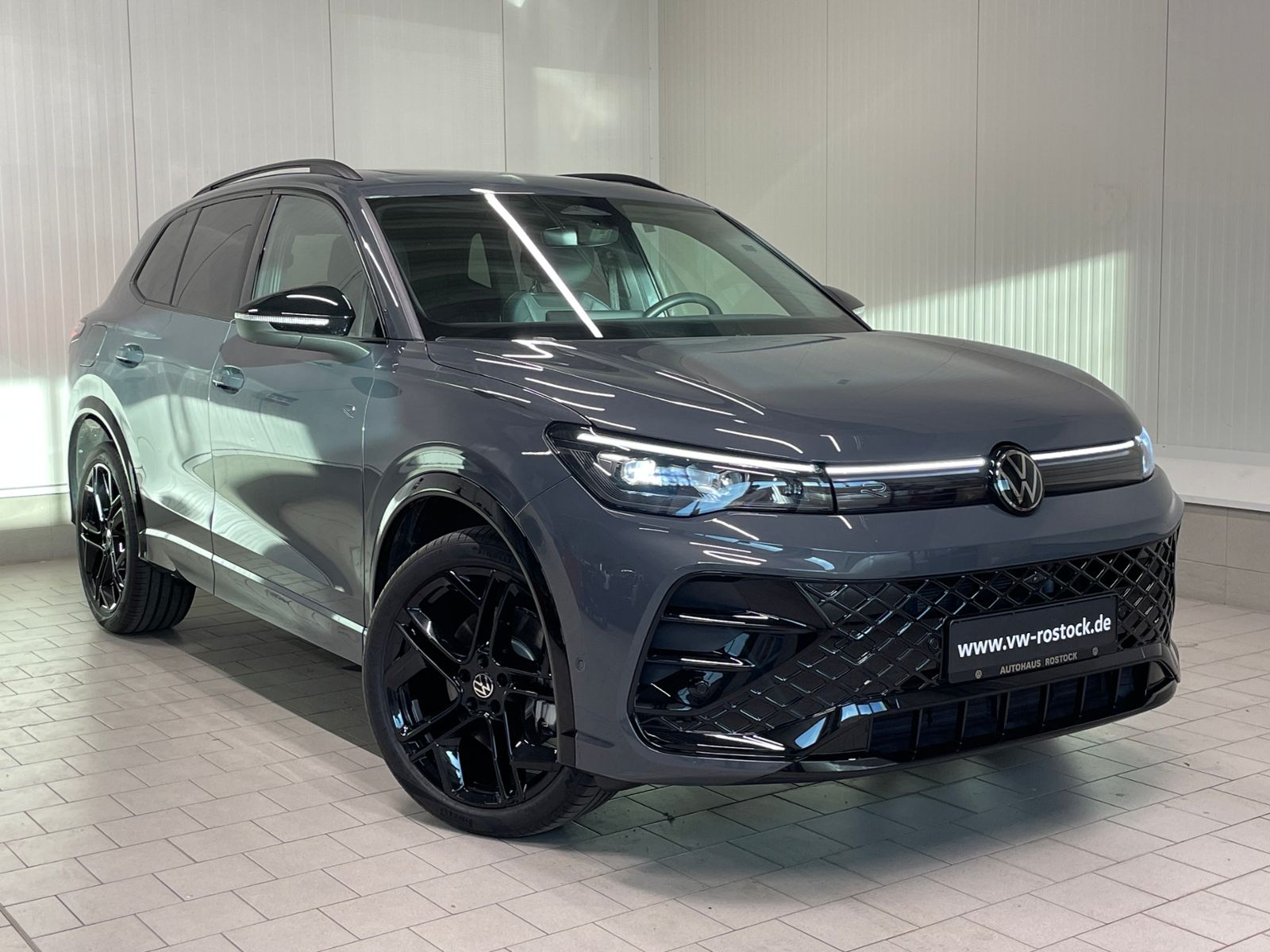 Tiguan R-Line 2.0 TDI DSG AHK PANO NAVI