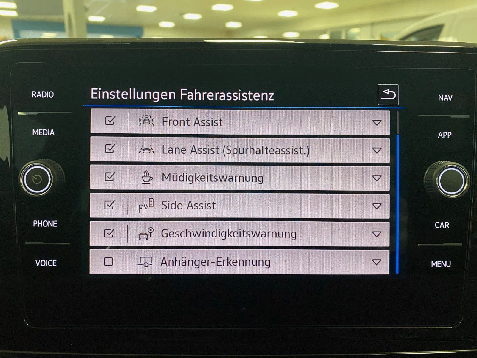 Fahrzeugabbildung Volkswagen T-Roc 2.0 TSI DSG 4MOTION R-Line+AHK+Black Style