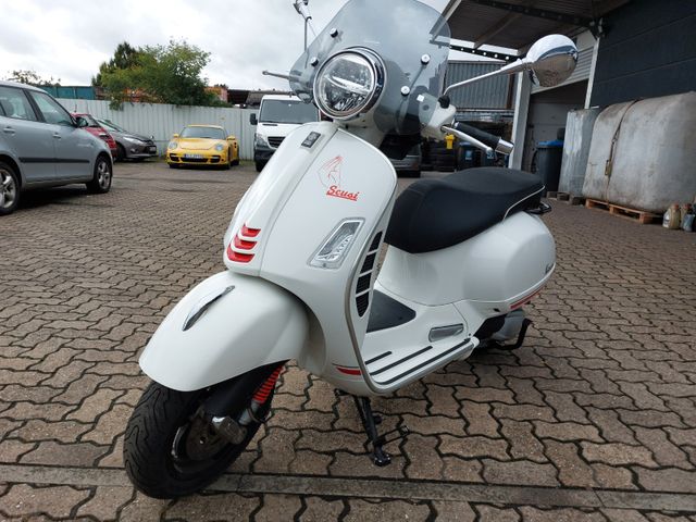 Vespa 300GTS Super Sport Scheibe vorn/Gepäckträger