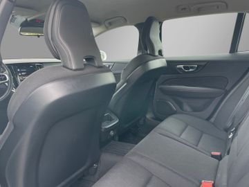 Volvo V60 Kombi Momentum Core*Buisness*CarPlay*1.Hand*