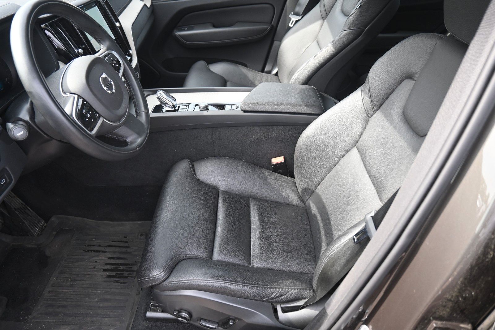 Fahrzeugabbildung Volvo XC60 B5 B Inscription AWD*PDC*AHK*FSHZG*