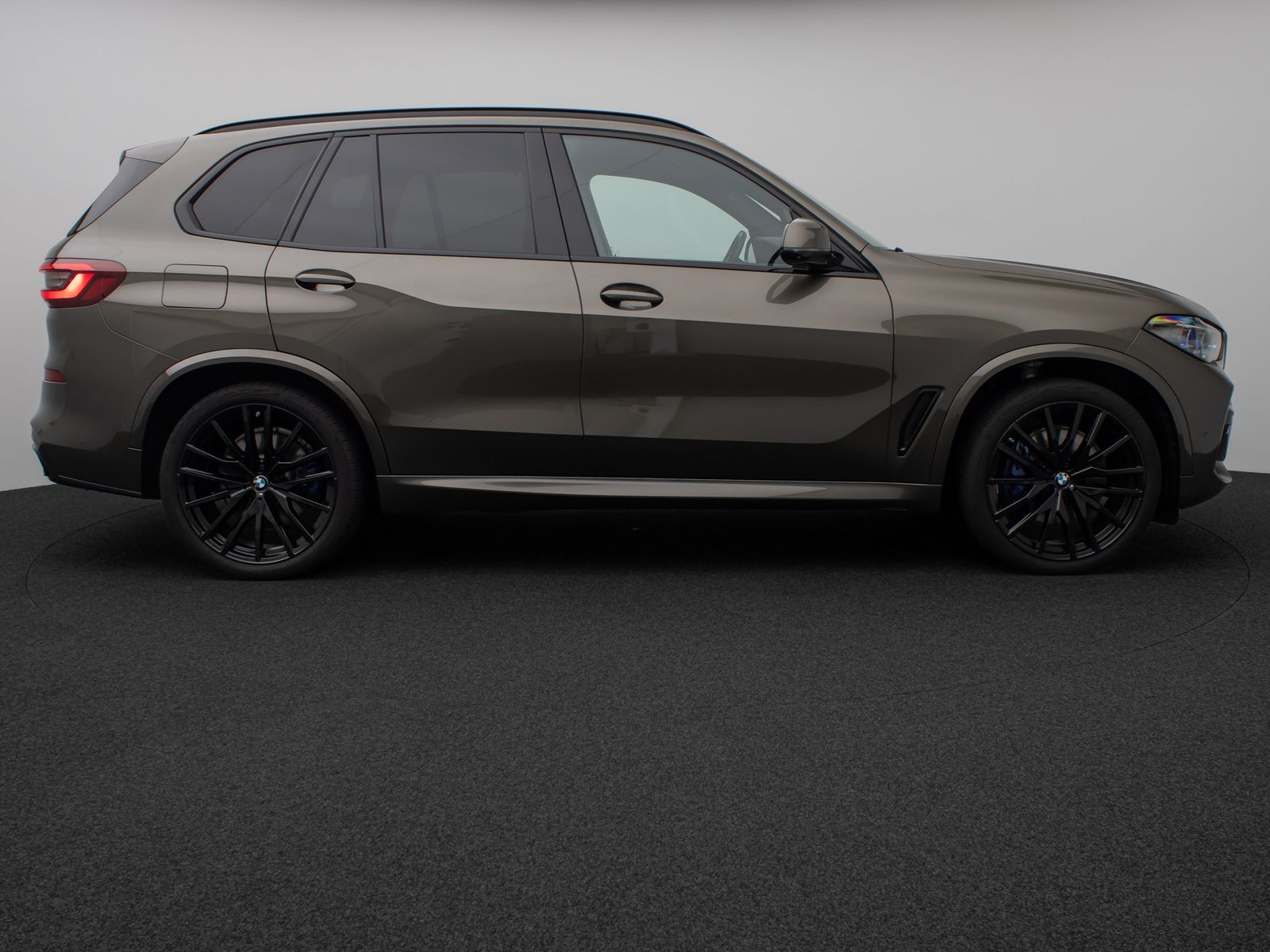 Fahrzeugabbildung BMW X5 xD40d M Sport Panorama Laser 360°HUD DAB H/K