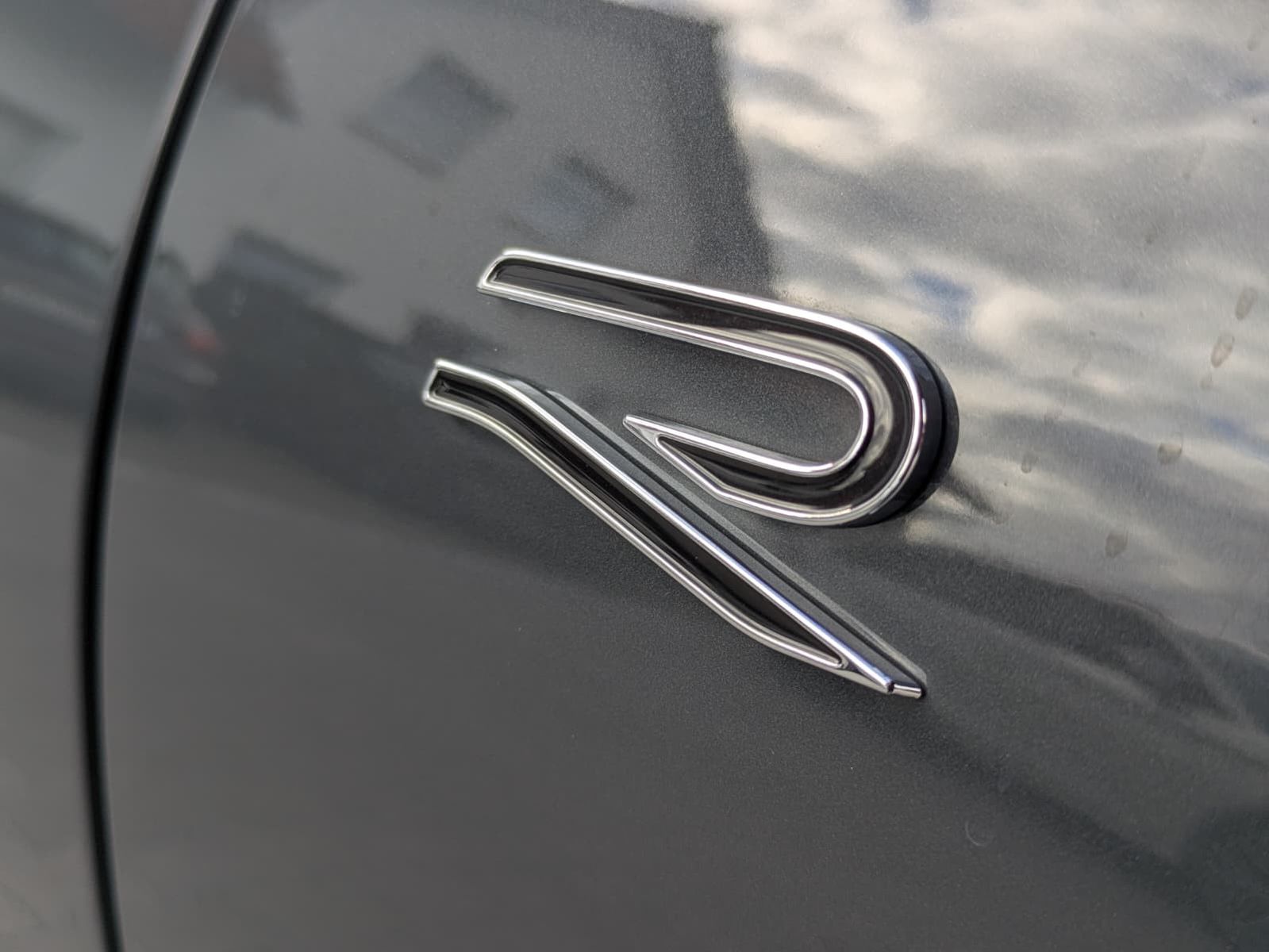 Fahrzeugabbildung Volkswagen Tiguan 2.0 TDI 4M R-Line PANO*H&K*AHK*MATRIX*20"