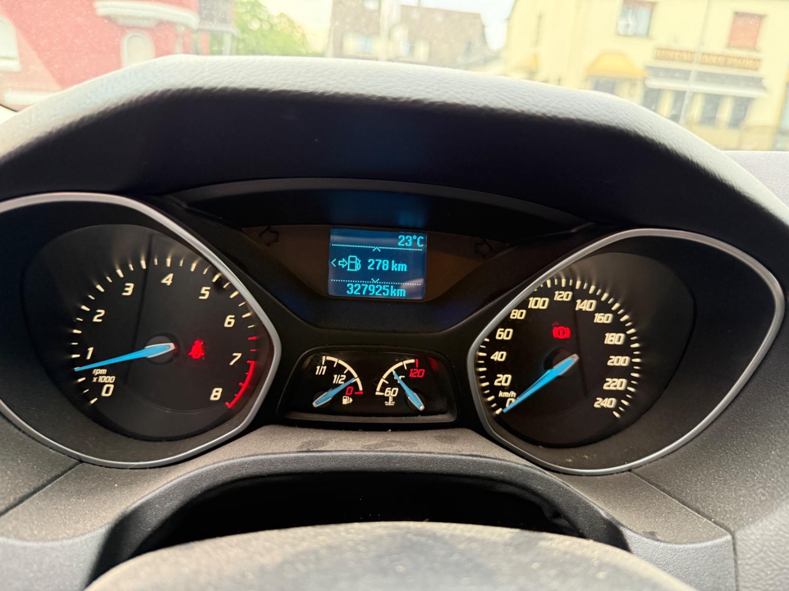 Ford Focus 2013 — photo 10