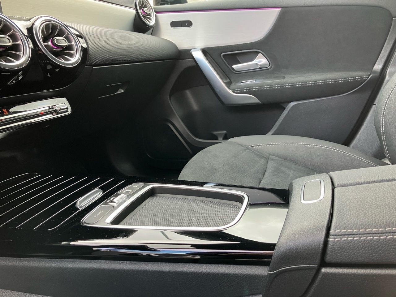 Fahrzeugabbildung Mercedes-Benz A 180 AMG AHK Night Distronic LED WinterP Kamera