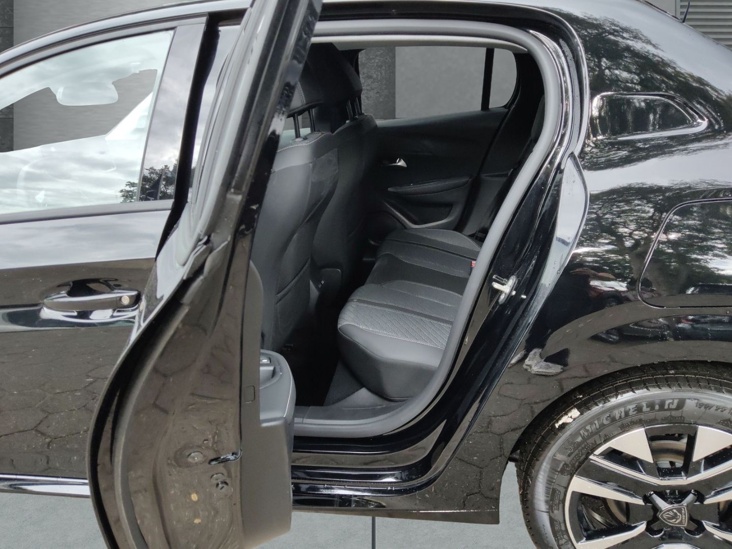 Peugeot 208 - Bild 9