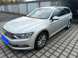 Volkswagen VW Passat 2.0 TDI 150 PS Sportline Navi Ka... - VW Passat Gebrauchtwagen in Dresden