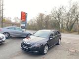 Skoda Superb 2.0 TDI DSG Exclusive Combi XENON NAVI - Skoda Superb