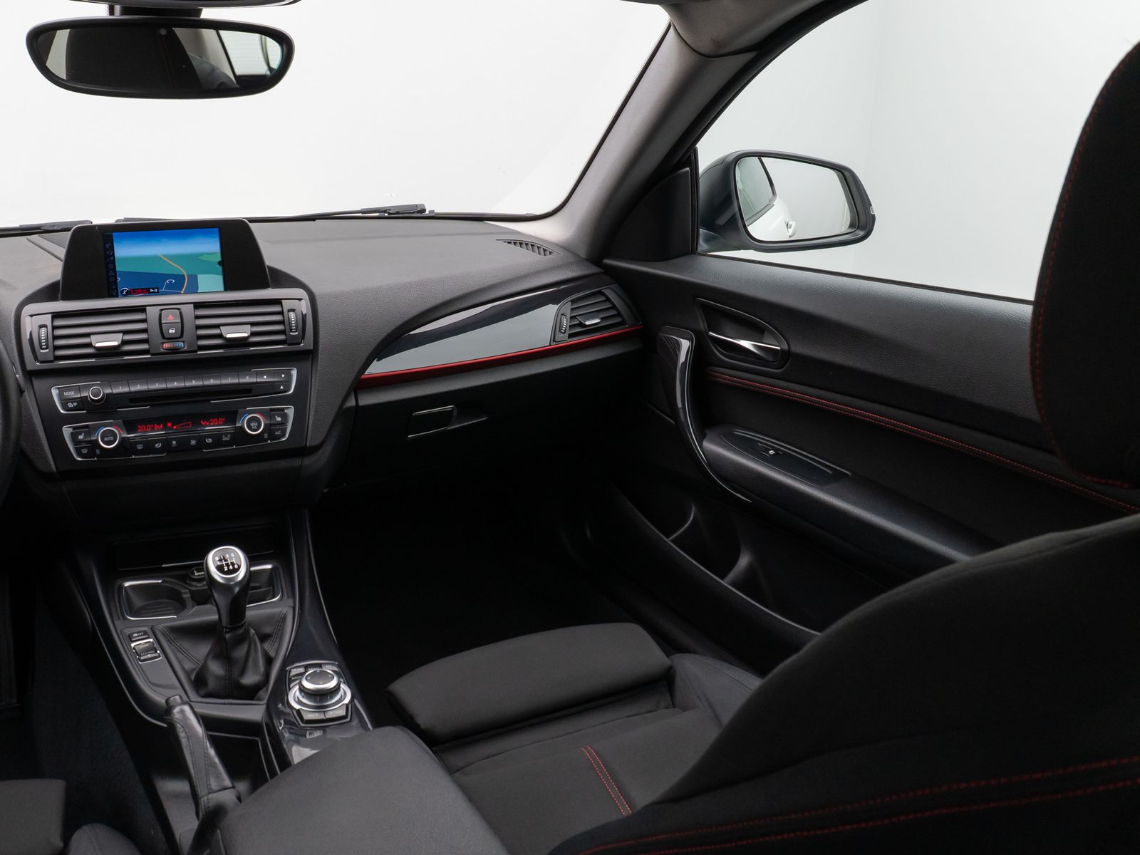Fahrzeugabbildung BMW 220d Coupé Sport Line PDChinten HiFi Navi Xenon