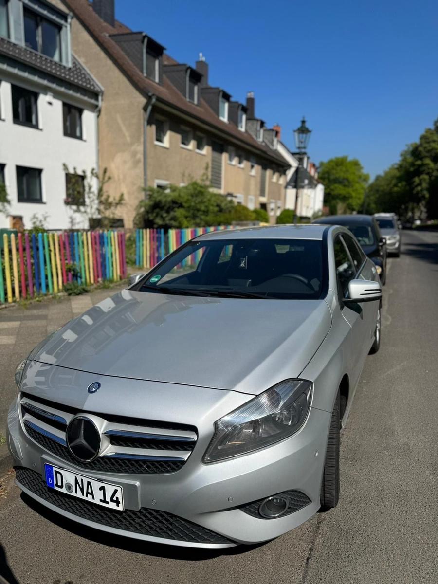 Mercedes-Benz A180 2013 — rear view