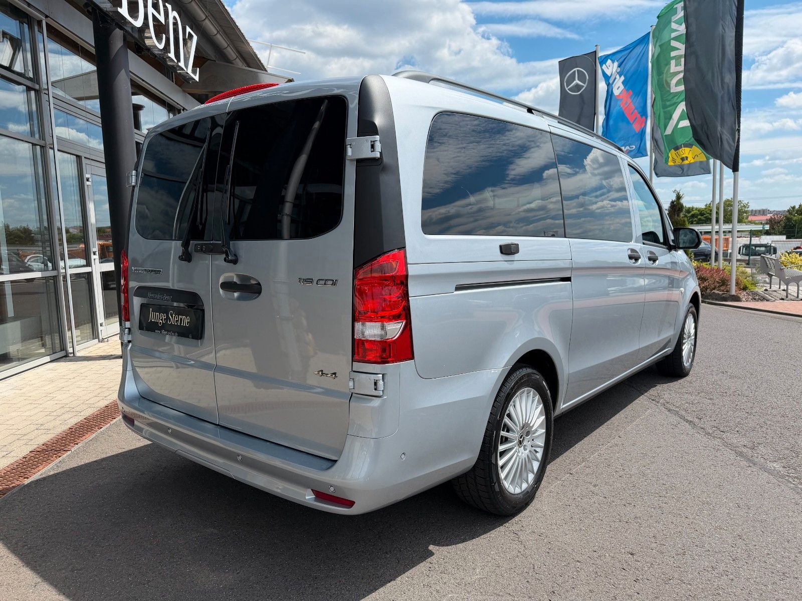 Fahrzeugabbildung Mercedes-Benz Vito 119 CDI Tourer 4x4 2xKlima AHK2,5to Stdheiz