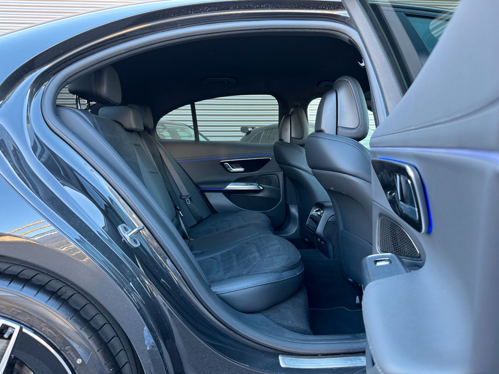Fahrzeugabbildung Mercedes-Benz E 200 9G+AMG+NIGHT+KEYL+LED+DAB+TOTW+SPUR+MBUX+