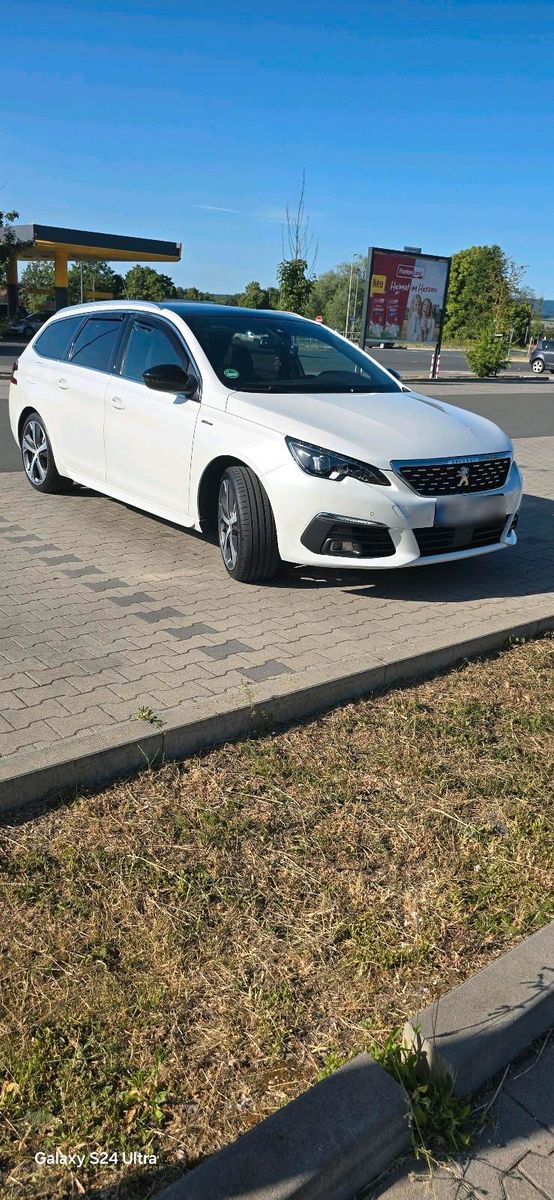 PEUGEOT e-308