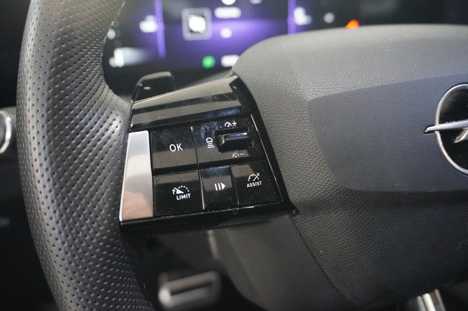 Fahrzeugabbildung Opel Astra L ST 1.2T ULTIMATE NAVI/LED/360°/PANO/DAB+