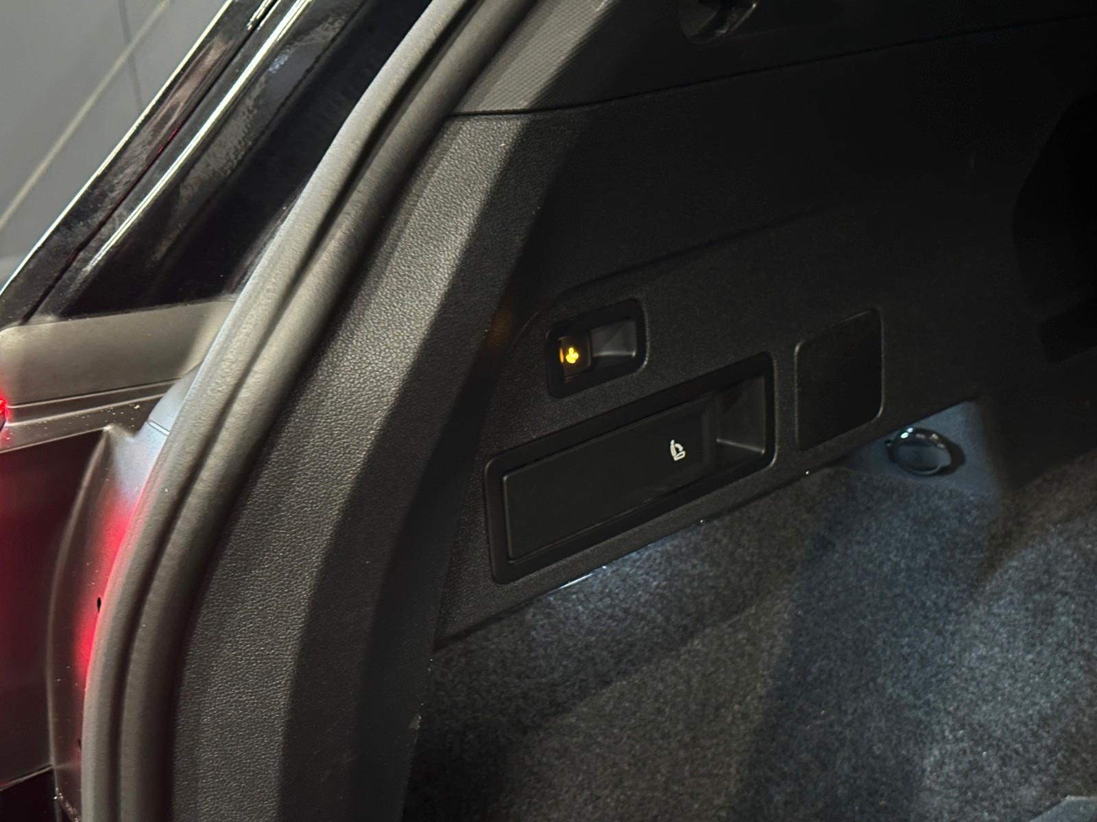 Car Image 32