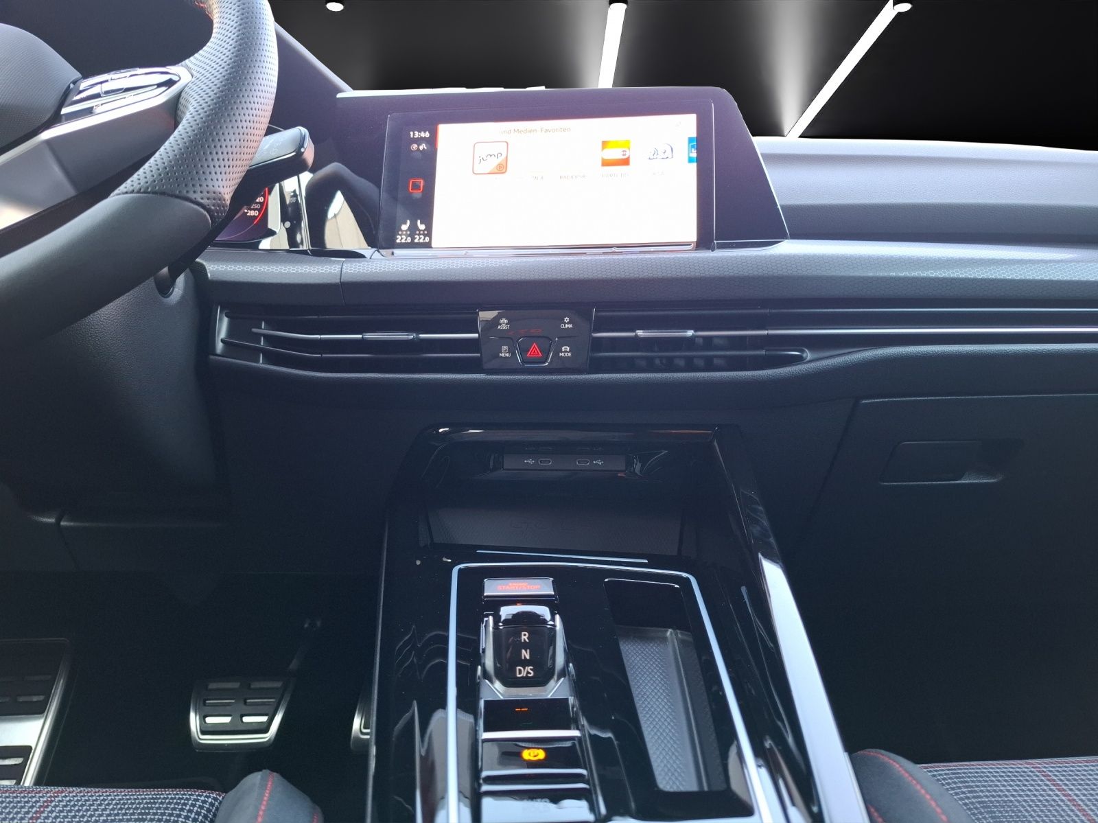 Fahrzeugabbildung Volkswagen Golf VIII GTI DSG LED Navi AID ACC RFK SH 19"