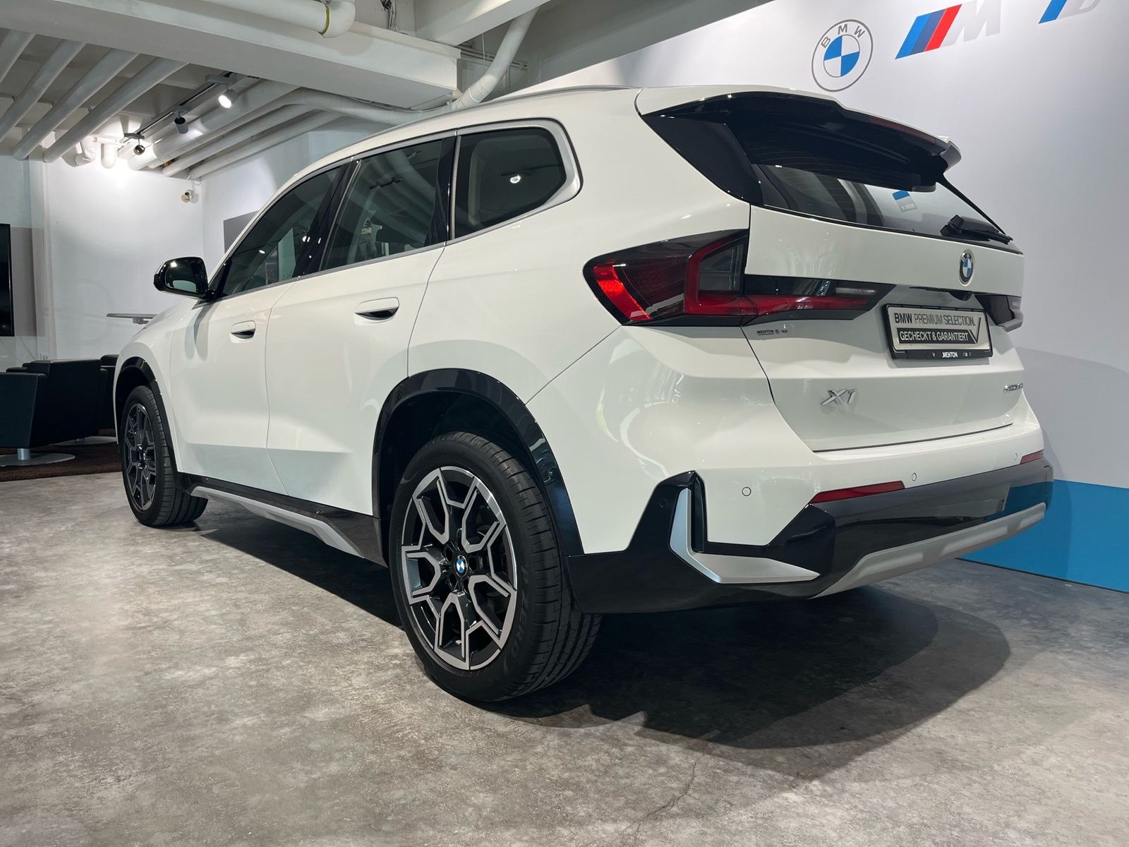 BMW X1 sDrive18d xLine AHK RFK ad.LED DAB foto 4