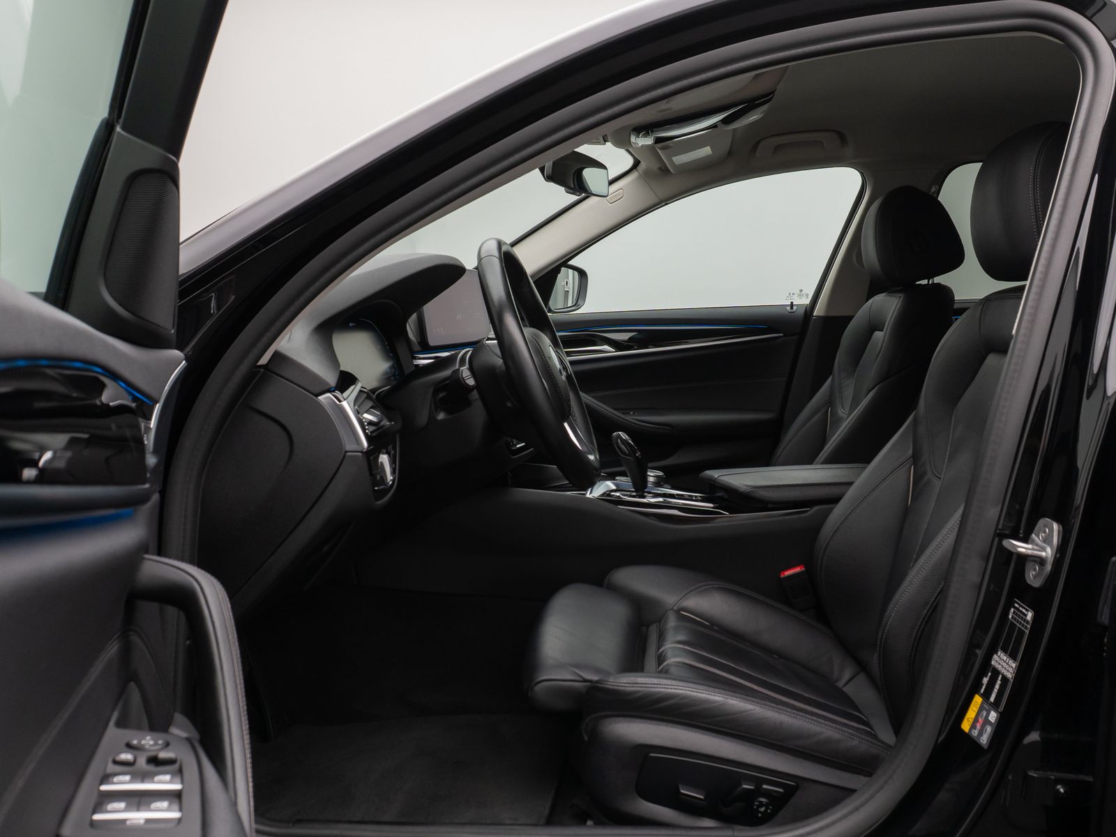 Fahrzeugabbildung BMW 530e Kamera DAB HiFi CockPitPro Fernlichtassist