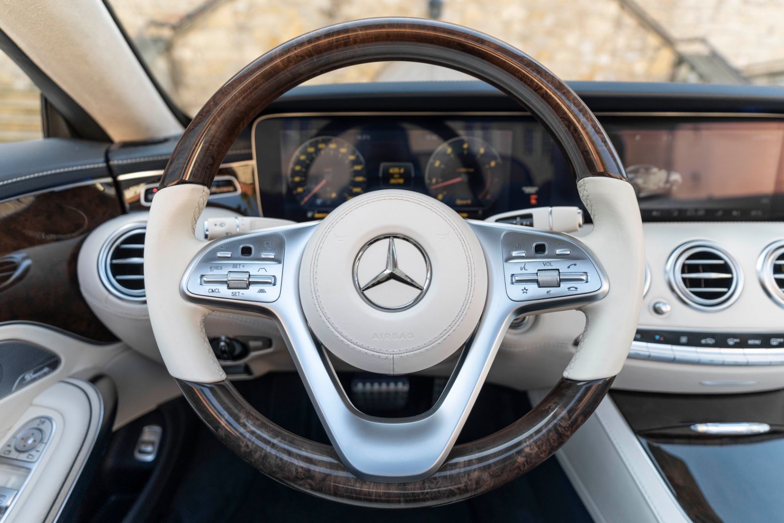Fahrzeugabbildung Mercedes-Benz S 560 Cabriolet BURMESTER HUD 360° ACC LUFT TOTW
