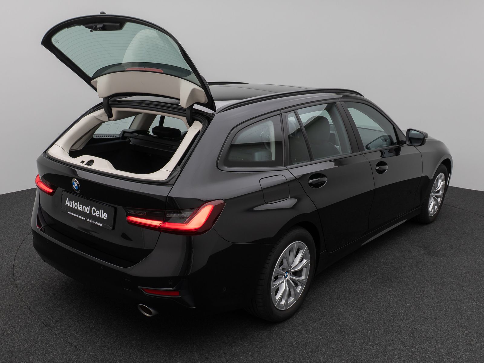 Fahrzeugabbildung BMW 318i GeschwindigReg DAB Alarm Kamera Sportsitz