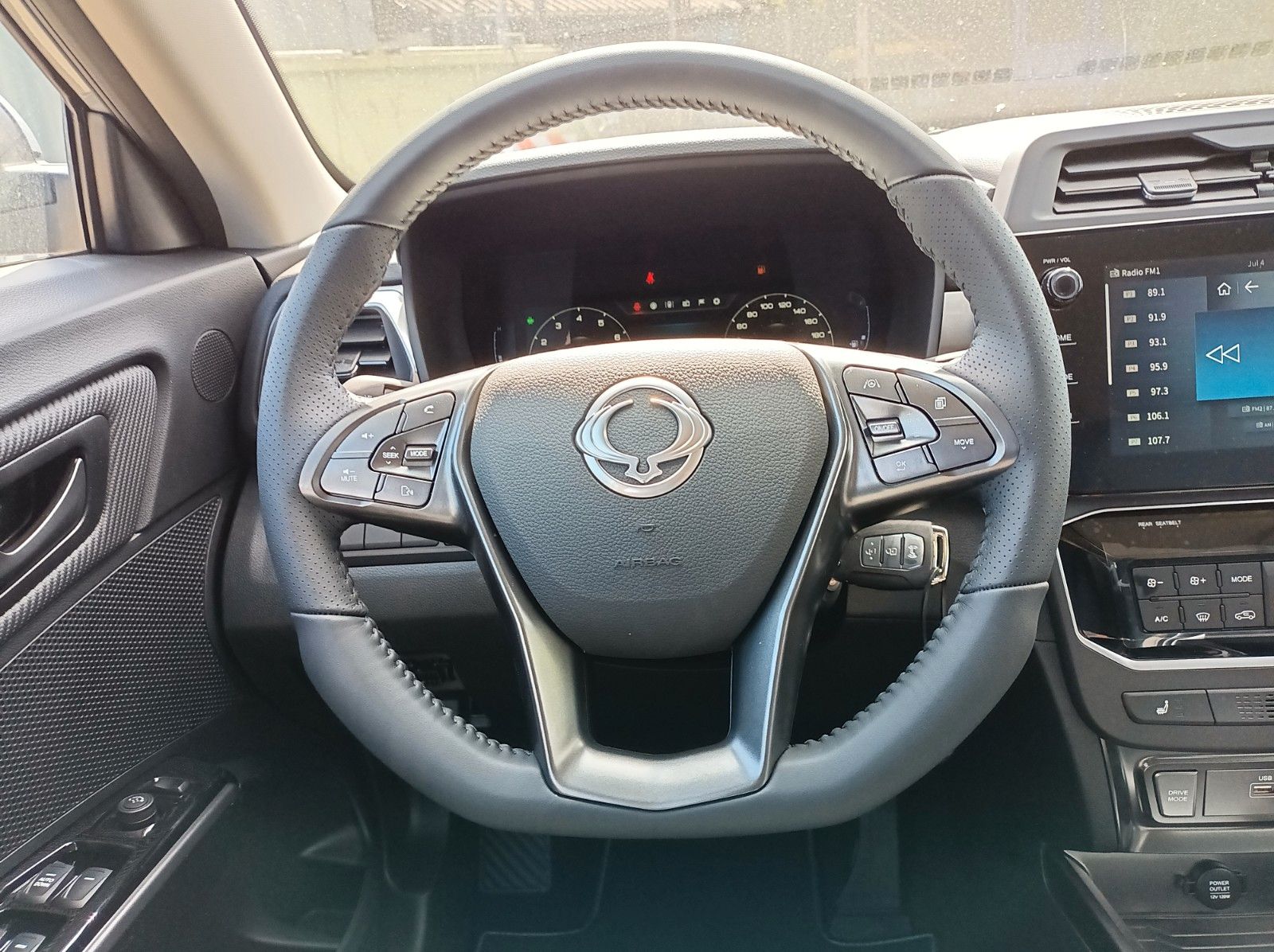 Fahrzeugabbildung KGM TIVOLI 1.5 NOMAD+AUTOMATIK+LM FELGEN+ANDROID++++