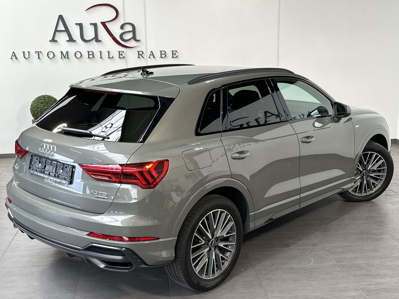Fahrzeugabbildung Audi Q3 40 TDI Quattro S-Line NAV+LED+ACC+B&O+VCOCK