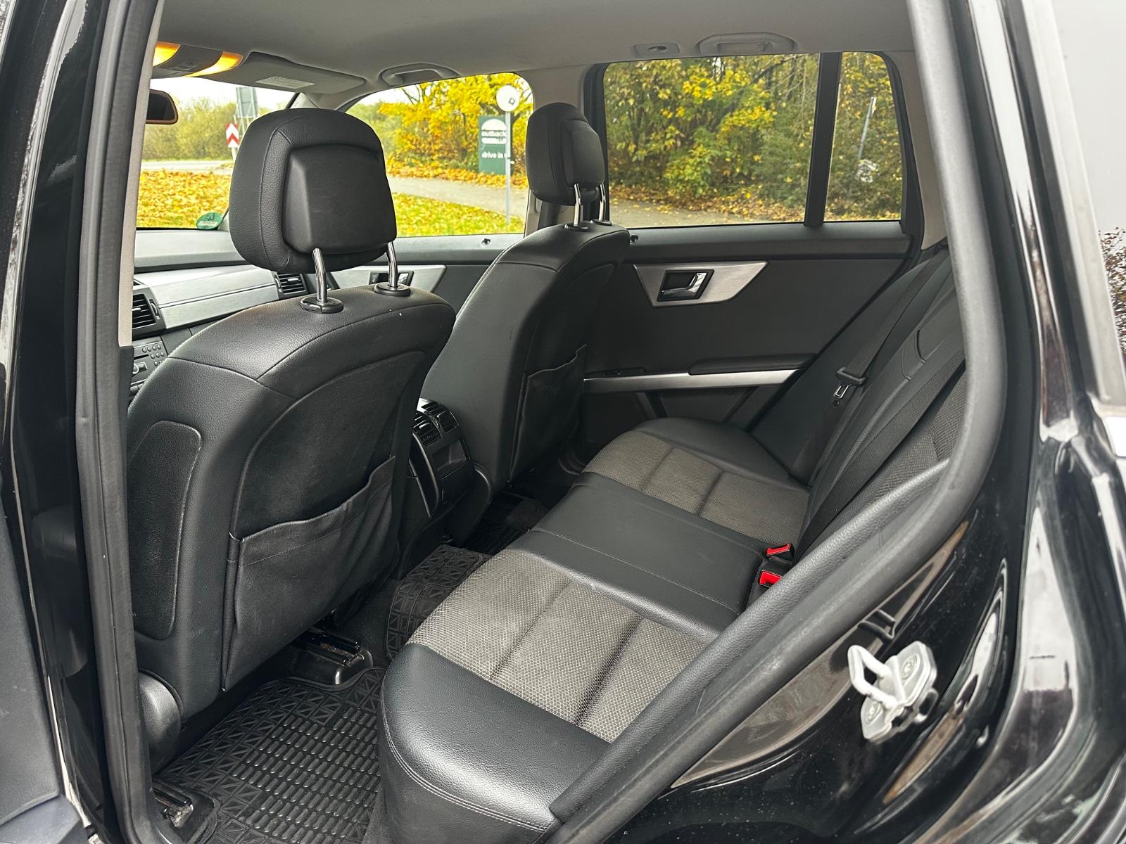 Mercedes-Benz GLK350 2010 — photo 13