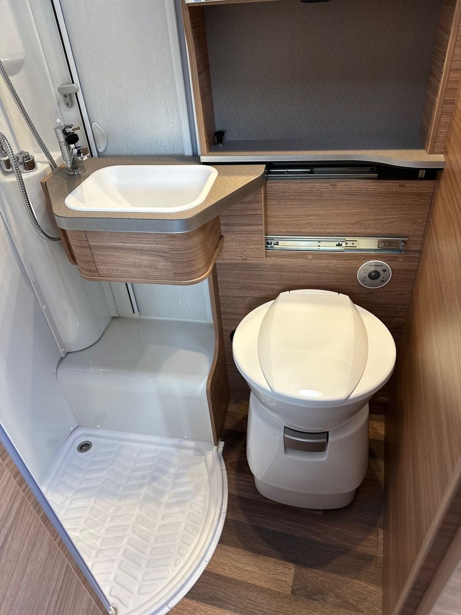 Fahrzeugabbildung Weinsberg CaraCompact MB EDITION PEPPER 640 MEG AHK WINTER