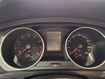 Volkswagen Tiguan - 11