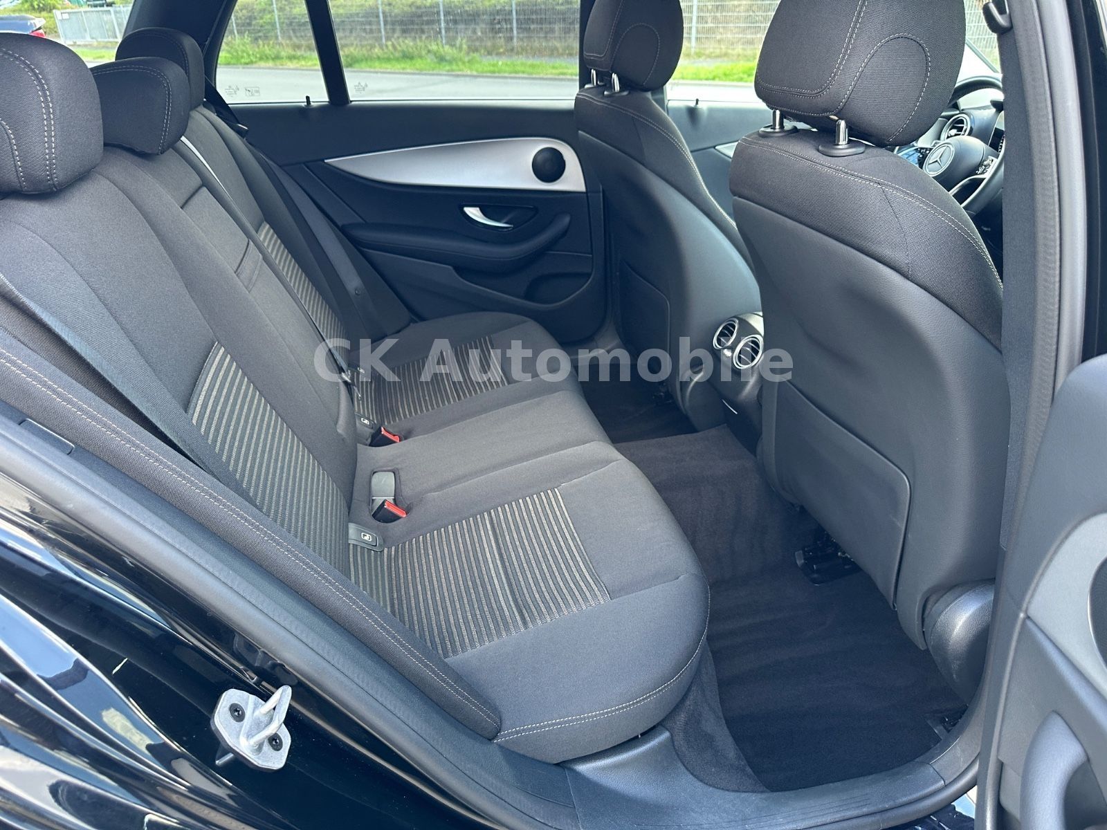Fahrzeugabbildung Mercedes-Benz E 300de T-Modell Avantgarde/Widescreen/LED/AHK