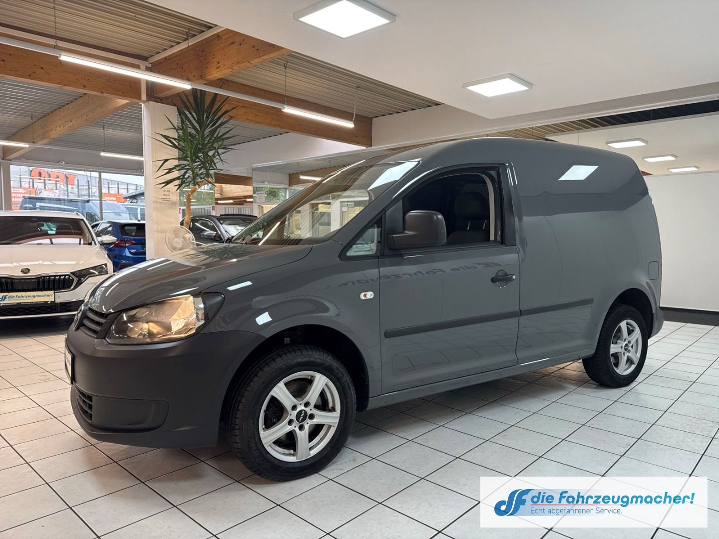 Fahrzeugabbildung Volkswagen Caddy Kasten EcoProfi AHK PDC Klima *EXPORT