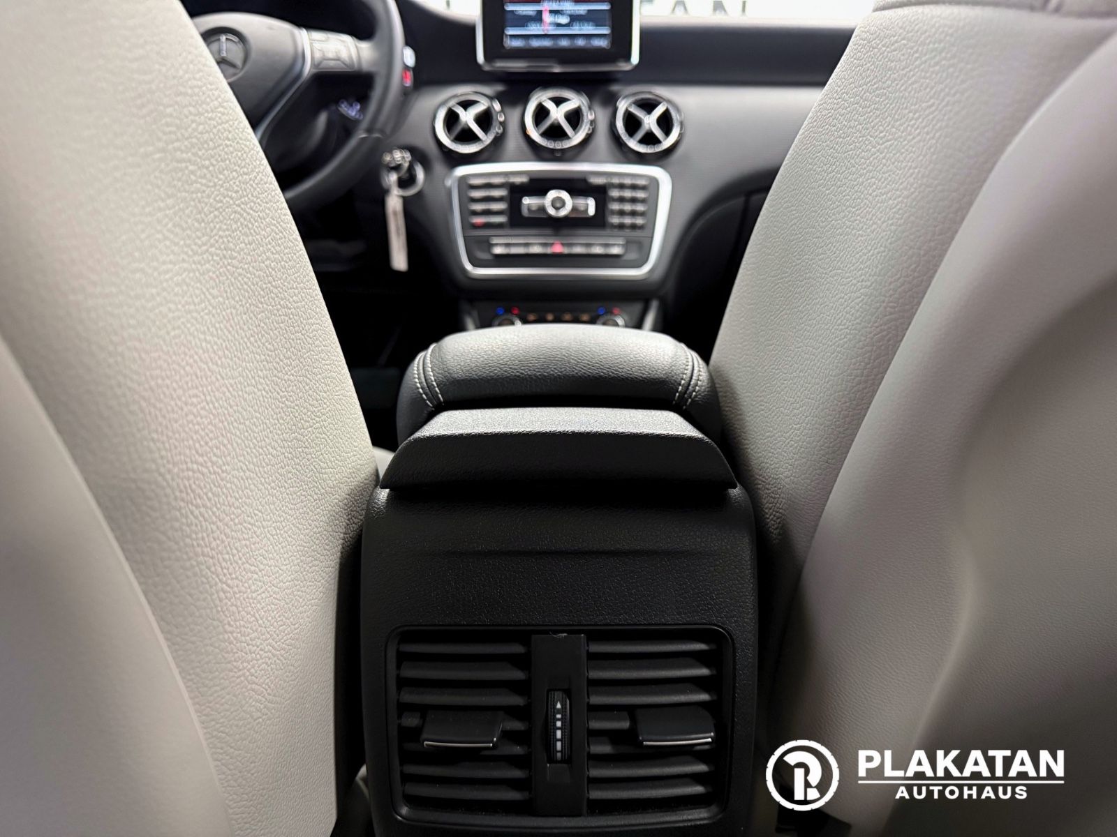Fahrzeugabbildung Mercedes-Benz A 180 Style Bi-Xenon 1Hand MB-Service