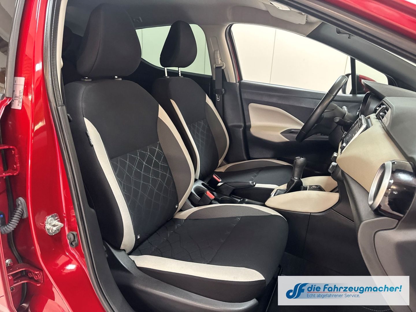 Fahrzeugabbildung Nissan Micra N-Connecta Navi DAB Ambientebeleuchtung SH