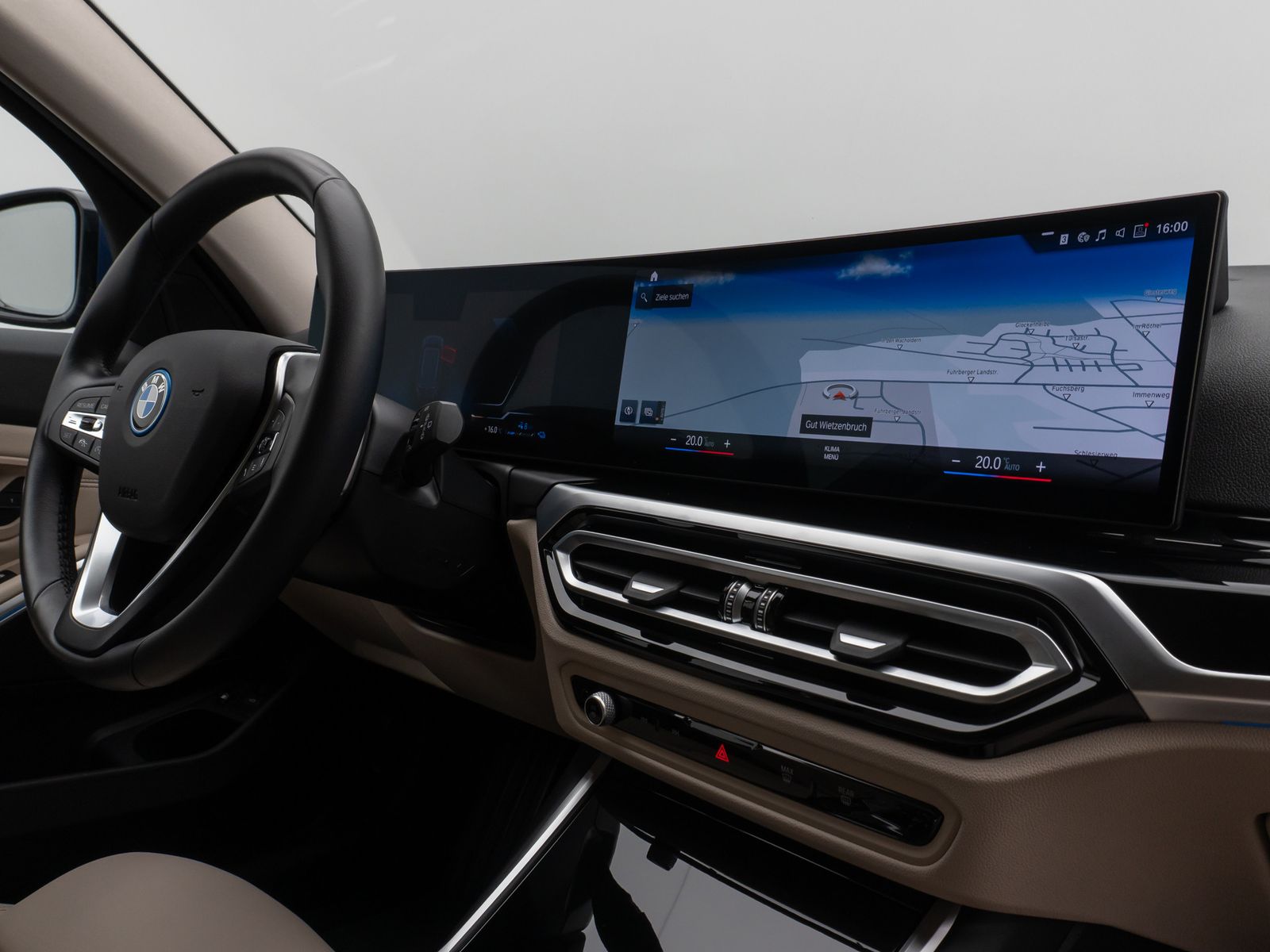 Fahrzeugabbildung BMW 330e xD Kamera HUD DAB HiFi Stop&Go AHK Sport