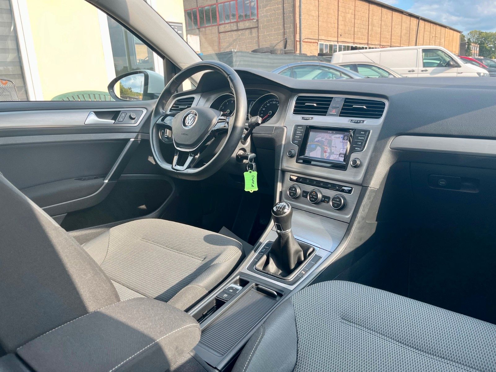 Fahrzeugabbildung Volkswagen Golf VII 1.4 TSI Comfort Navi *ZAHNRIEMEN NEU*