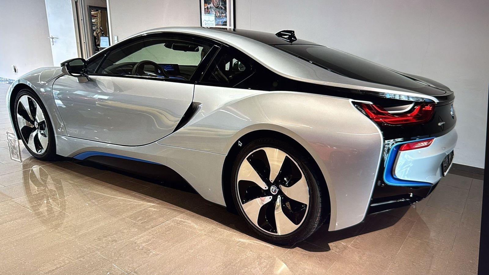BMW i8 Coupe Pure Impulse*ORIG3900KM*EINMALIG*