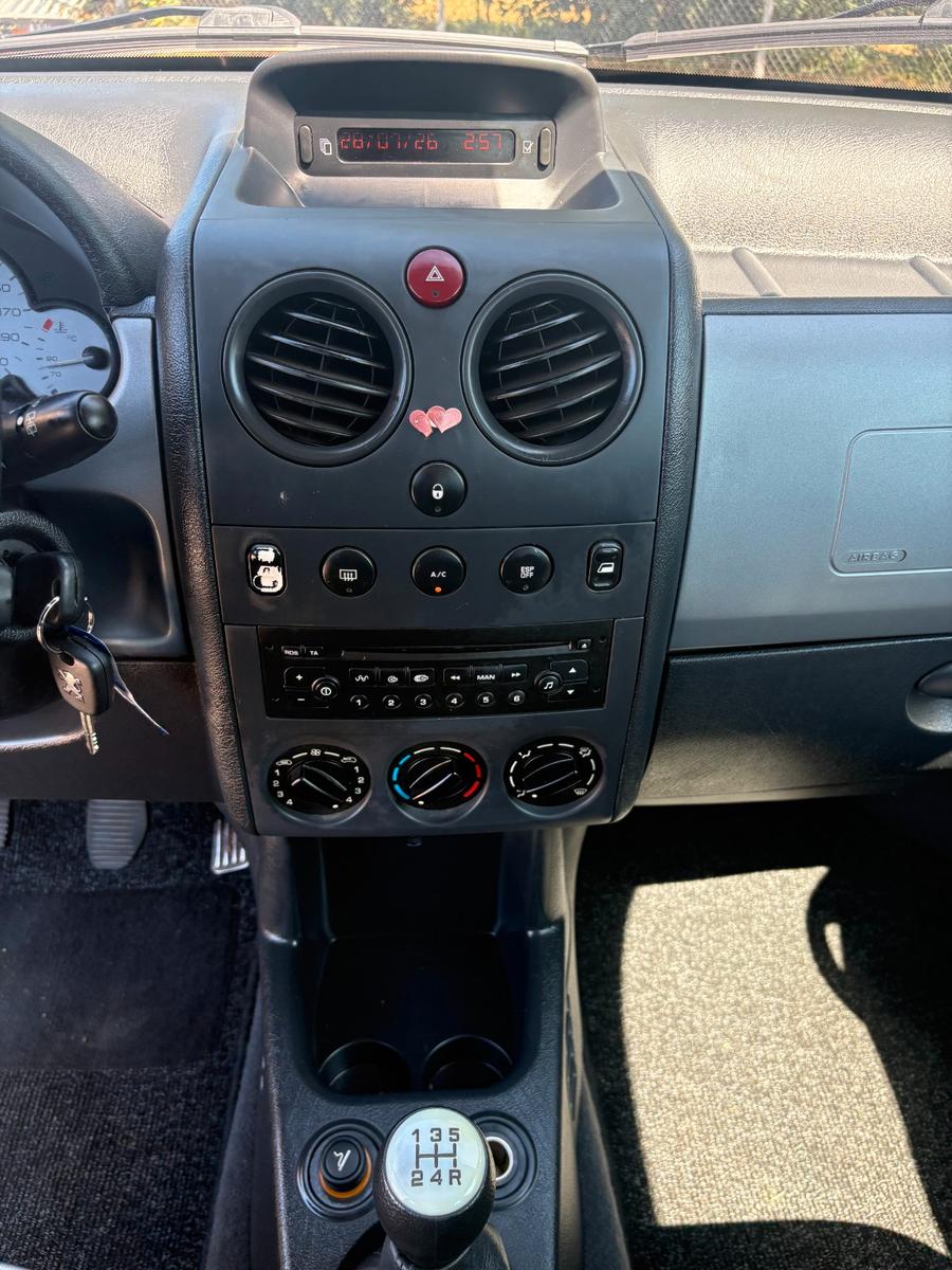 Peugeot Partner 2,0 Diesel Klima AHK 5 Sitzer