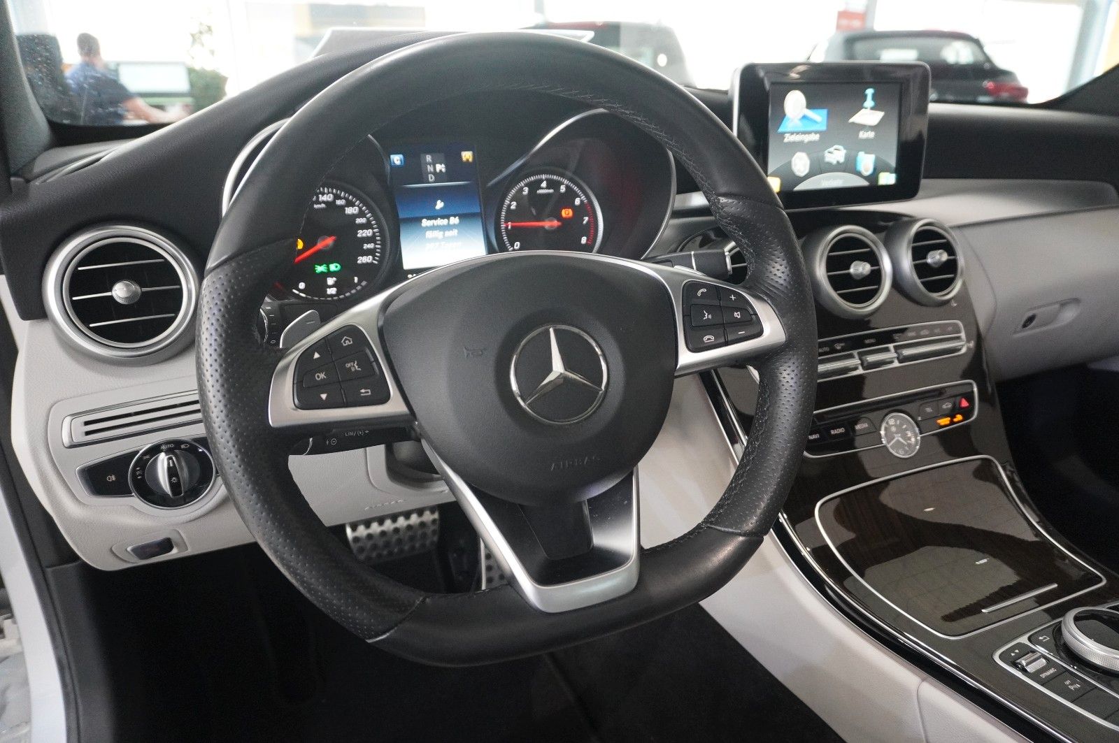 Fahrzeugabbildung Mercedes-Benz C 300 COUPE AMG LINE NAVI/LED/PANO./KAMERA/SPORT