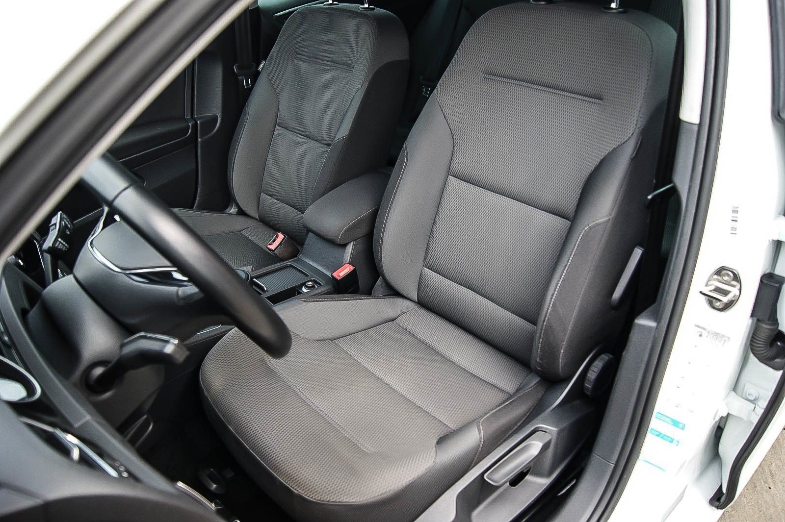 Fahrzeugabbildung Volkswagen Golf VII Variant 1.0TSI SOUND NAVIGATION ACC App