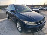 Volkswagen Tiguan Highline BMT 2,0 TDI 4Motion 176kW HeadUp - Volkswagen Tiguan: Blau, Motion