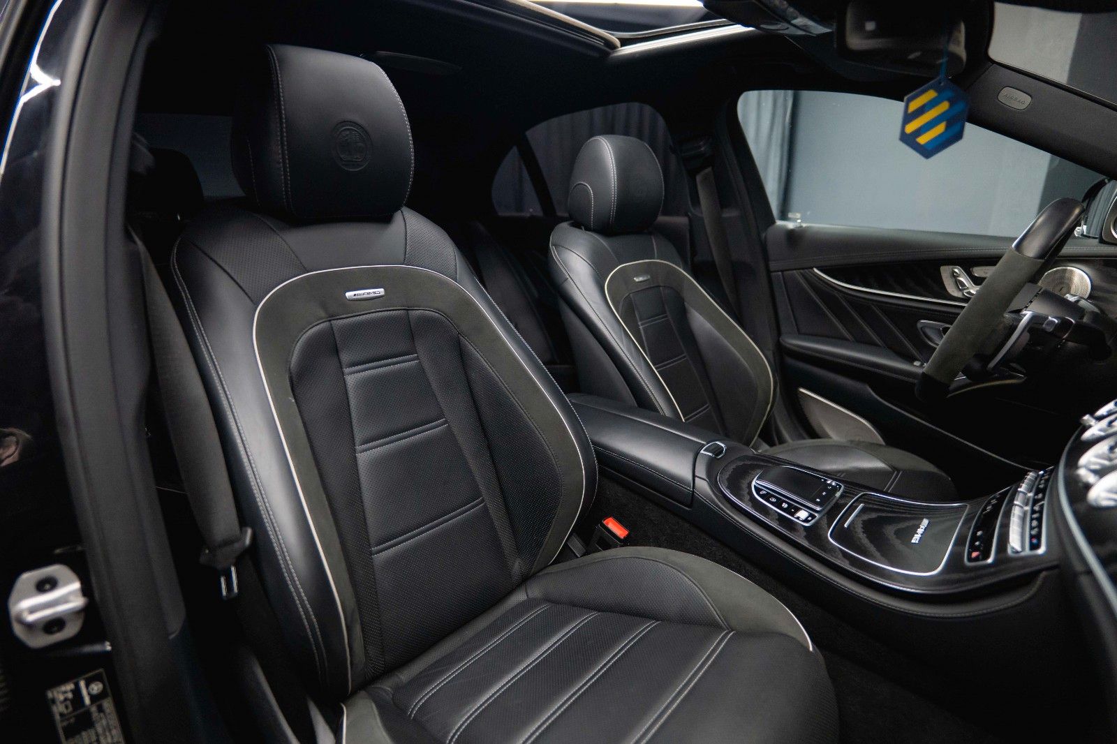 Fahrzeugabbildung Mercedes-Benz E 63 S AMG 4Matic+ Performance Night-Paket *ACC*