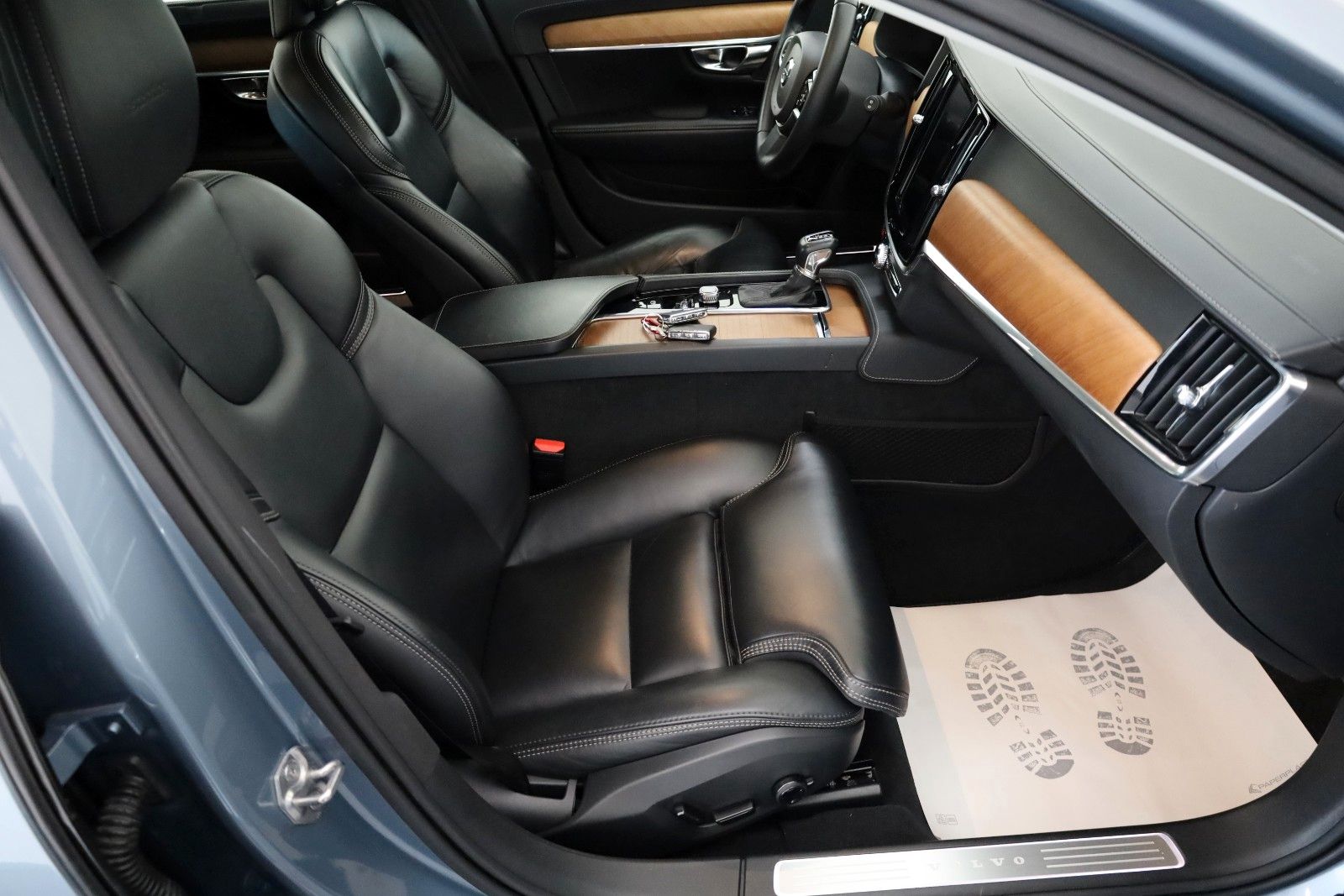 Fahrzeugabbildung Volvo V90 Kombi Inscription AWD Leder,Navi,LED,ACC,AHK